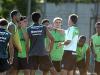 Técnico Vagner Mancini orienta os jogadores durante o treino