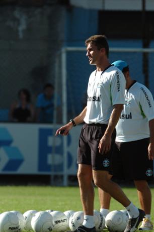 Mancini aposta em Roger para melhorar os passes Valdir Fiolin/