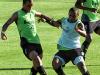 O capitão Eduarco Costa (E) disse que o time precisa de tranqüilidade, um pouco mais de inteligência para manter o resultado, que não será difícil de conquistar