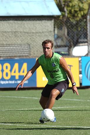 Roger é destaque no treino do Grêmio Valdir Friolin/ Roger é destaque no treino do Grêmio Valdir Friolin/