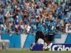 Com menos de 10 minutos de jogo, Willian Magrão (E) já marcava o segundo gol gremista