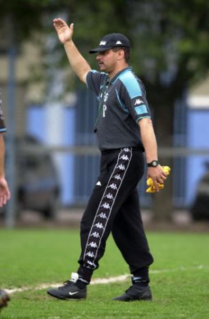 Pelaipe confirma contratação de técnico Celso Roth Fernando Gomes, Banco de Dados, 03/10/2000 / Pelaipe confirma contratação de técnico Celso Roth Fernando Gomes, Banco de Dados, 03/10/2000 /