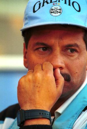 Torcedores do Grêmio rejeitam Celso Roth Carlos Rodrigues, Banco de Dados - 15/06/1999/