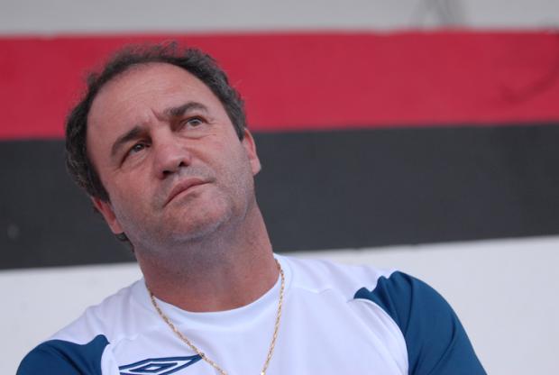 Ypiranga contrata o técnico Agenor Piccinin Fabrizio Motta / Ypiranga contrata o técnico Agenor Piccinin Fabrizio Motta /