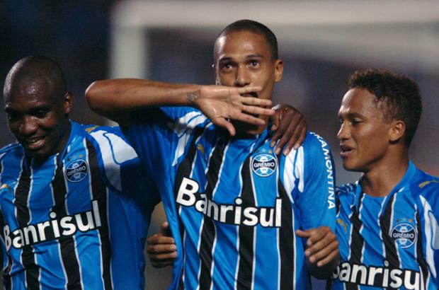 Leo e Willian Magrão desfalcam o Grêmio nesta quinta Valdir Friolin/