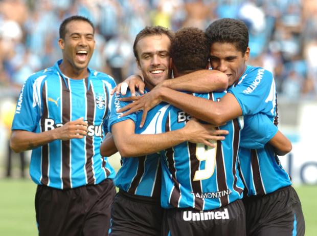 Lateral Hidalgo comemora nova chance na equipe gremista Valdir Friolin/ Lateral Hidalgo comemora nova chance na equipe gremista Valdir Friolin/