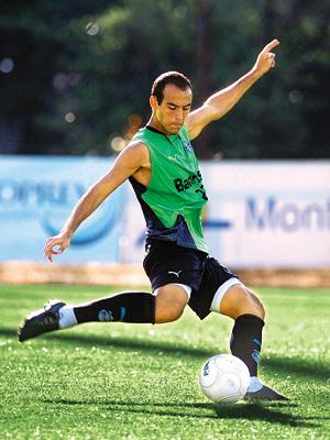 Júnior garante não temer lista de dispensas no Grêmio Fernando Gomes/ Júnior garante não temer lista de dispensas no Grêmio Fernando Gomes/