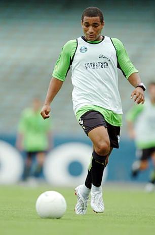 Anderson Pico sofre uma fratura no perônio e pára por tempo indeterminado Mauro Vieira/ Anderson Pico sofre uma fratura no perônio e pára por tempo indeterminado Mauro Vieira/