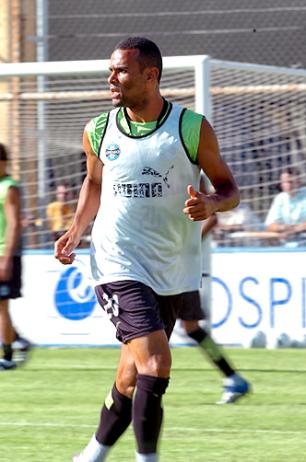 Celso Roth está preocupado com as bolas aéreas Mauro Vieira/ Celso Roth está preocupado com as bolas aéreas Mauro Vieira/