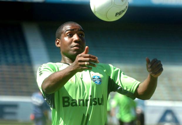 Grêmio venceu apenas uma estréia desde o Brasileirão de 2003 ZOL Grêmio Perea campo_suplementar olímpico treino /