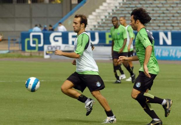 Definido o árbitro de São Paulo x Grêmio Arivaldo Chaves  /