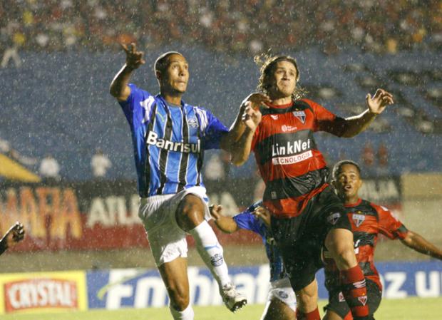 Roger marca no fim e Grêmio leva 2 a 1 do Atlético-GO na Copa do Brasil Marco Monteiro, Diário da Manhã/ Roger marca no fim e Grêmio leva 2 a 1 do Atlético-GO na Copa do Brasil Marco Monteiro, Diário da Manhã/