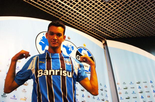 Grêmio pode jogar com três zagueiros no Brasileirão Fernando Gomes / Grêmio pode jogar com três zagueiros no Brasileirão Fernando Gomes /