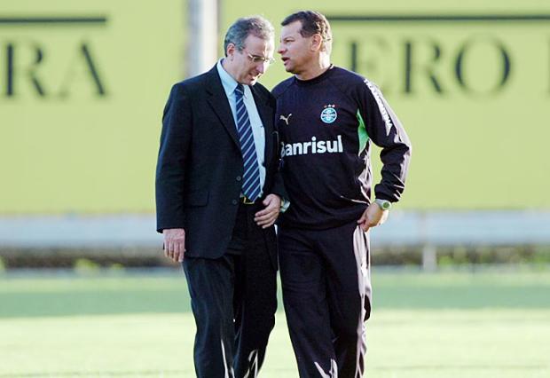 Celso Roth elogia direção por manter comissão técnica do Grêmio Mauro Vieira/