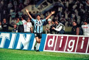 Krieger admite que Grêmio pode analisar situação de Jardel Paulo Frankem, banco de Dados /