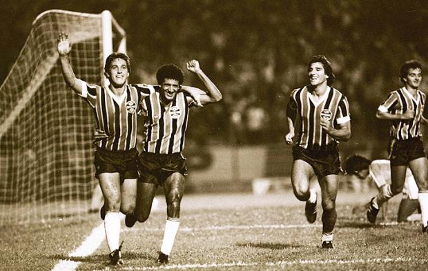 Libertadores 1983: Osvaldo marca, Grêmio despacha o Blooming e ruma às semifinais Luiz Ávila, Banco de Dados - 26/04/1983 /