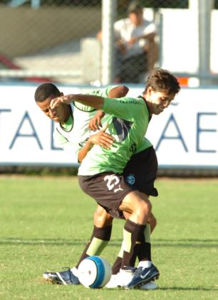 Lateral-esquerdo de 19 anos é o novo titular do Grêmio Valdir Friolin/