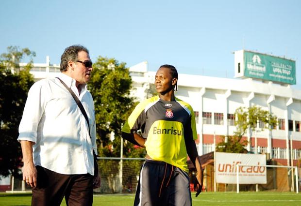 Andrezinho vive dia de ídolo no Beira-Rio  Jefferson Botega/