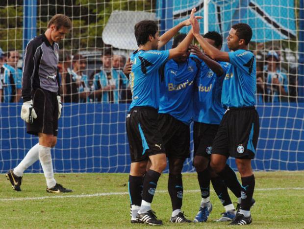 Grêmio goleia o Ivoti por 3 a 0 em amistoso Valdir Friolin/