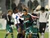 O jogador Mendes comemora o primeiro gol. Para se classificar, seria preciso mais dois