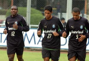 Pereira e Rudnei retornam ao Grêmio contra o São Paulo Arivaldo Chaves / Pereira e Rudnei retornam ao Grêmio contra o São Paulo Arivaldo Chaves /