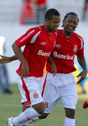 Renan e Sorondo comemoram retorno ao time titular Jefferson Bernardes,Vipcomm/ Renan e Sorondo comemoram retorno ao time titular Jefferson Bernardes,Vipcomm/