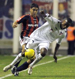 Fora de casa, LDU consegue empate com o San Lorenzo pela Libertadores Leo La Valle, EFE / Fora de casa, LDU consegue empate com o San Lorenzo pela Libertadores Leo La Valle, EFE /