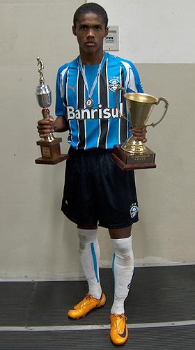 Técnico Celso Roth viu pouco do meia Douglas Costa Rodrigo Fatturi, Grêmio/ Técnico Celso Roth viu pouco do meia Douglas Costa Rodrigo Fatturi, Grêmio/
