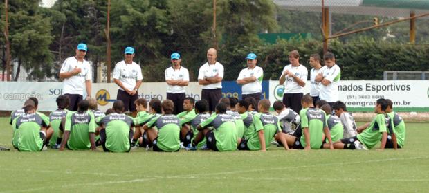 Roth ameaça fazer apenas treinos fechados no Grêmio Arivaldo Chaves /