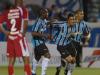 Após receber passe de Roger, o zagueiro bateu bonito para marcar seu primeiro gol no Brasileirão aos 32 minutos do primeiro tempo