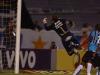 O zagueiro Leo abriu o placar no Olímpico 