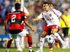 Ramon tenta se desvincilhar da marcação do Flamengo