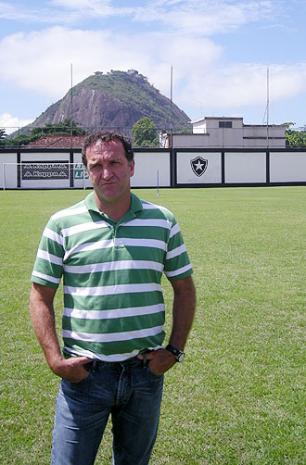 Cuca confirma interesse do Inter, mas deve acertar com o Santos Jones Lopes / Cuca confirma interesse do Inter, mas deve acertar com o Santos Jones Lopes /