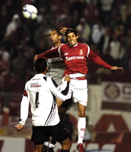 Direção do Inter reclama da arbitragem no empate com o Sport  Jefferson Botega/