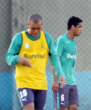 Eduardo Costa e Pereira não treinam e preocupam Celso Roth Mauro Vieira/
