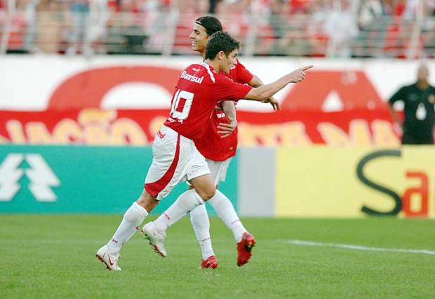 Chute de Alex vira uma das armas do Inter Fernando Gomes/