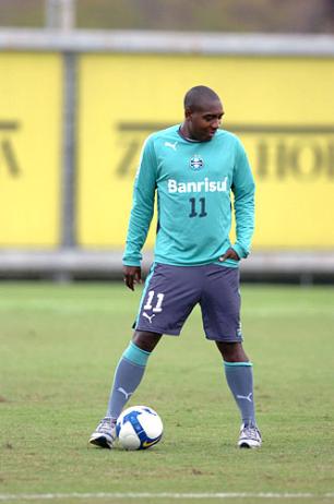 Perea admite que falta de gols está tirando sua tranqüilidade Valdir Friolin / Perea admite que falta de gols está tirando sua tranqüilidade Valdir Friolin /