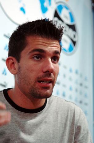 Vitória palmeirense obriga Grêmio a vencer Atlético-PR Arivaldo Chaves, Banco de Dados - 14/07/2008 /
