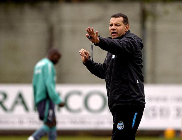 Celso Roth alerta para o crescimento do Goiás no Brasileiro Mauro Vieira/