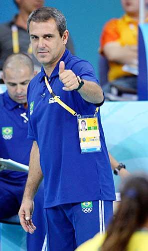 Zé Roberto destaca favoritismo da seleção feminina Koji Sasahara, AP/ Zé Roberto destaca favoritismo da seleção feminina Koji Sasahara, AP/