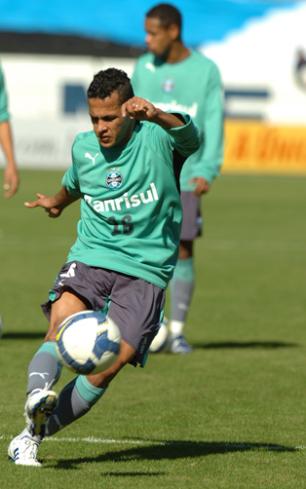 Souza rebate críticas e ironiza jogadores do Fluminense Fernando Gomes, Banco de Dados - 05/08/2008/clicRBS