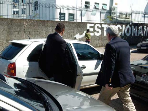 Celso Roth se nega a falar sobre investigação da Polícia Federal Robinson Estrásulas/ Celso Roth se nega a falar sobre investigação da Polícia Federal Robinson Estrásulas/