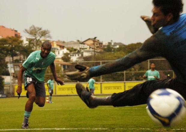 Morales se diz motivado para brigar pela titularidade no Grêmio Jefferson Botega/ Morales se diz motivado para brigar pela titularidade no Grêmio Jefferson Botega/