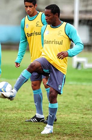 Grêmio enfrenta o Goiás tentando aumentar vantagem na liderança Daniel Marenco / Grêmio enfrenta o Goiás tentando aumentar vantagem na liderança Daniel Marenco /