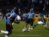 O meia Orteman (com a bola) entrou em campo para melhorar a armação do time do Grêmio