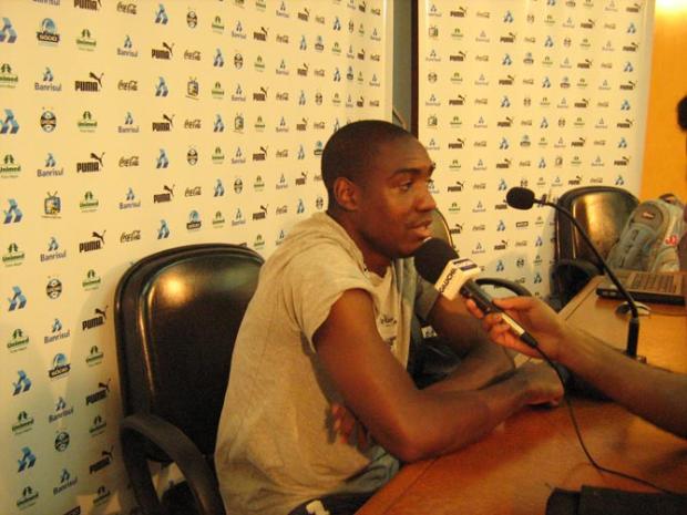 Perea comemora retorno rápido no Grêmio Vinícius Rebello / Perea comemora retorno rápido no Grêmio Vinícius Rebello /