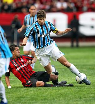 Grêmio pressiona, mas fica no 0 a 0 com o Atlético-PR na Arena Felipe Gabriel,Lancepress /