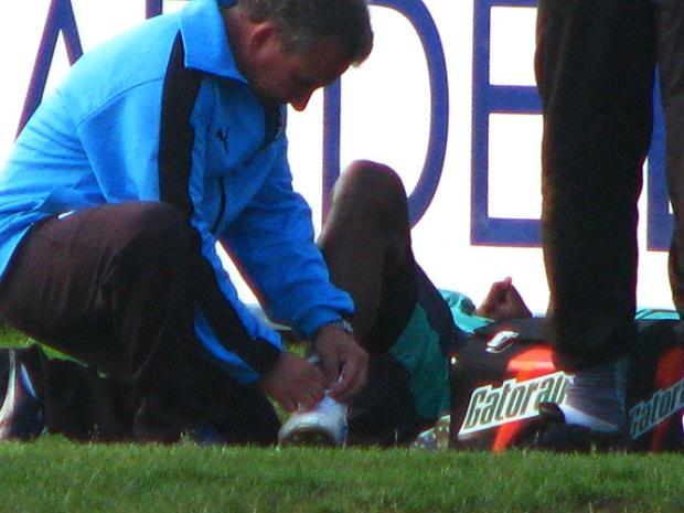 Perea torce tornozelo e deixa treino do Grêmio mais cedo Vinicius Rebello/ Perea torce tornozelo e deixa treino do Grêmio mais cedo Vinicius Rebello/