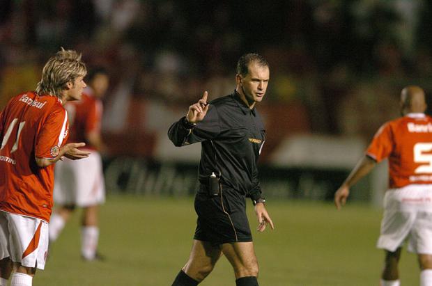Evandro Rogério Roman será o árbitro do Gre-Nal Fernando Gomes, Banco de Dados – 20/08/2006/