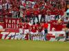Quase o time inteiro foi festejar o gol com a torcida